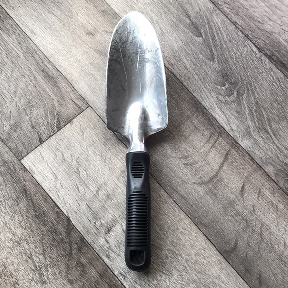 Garden Shovel - Picture 2 of 3